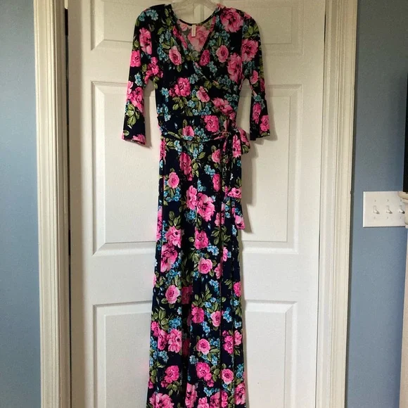 fitted lace wedding dress Pink Floral Puff Sleeve Maternity Maxi Dress Small